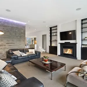 Sanctuary On Kilmore Villa